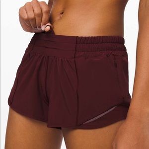 Hotty Hot Short 2.5” in Garnet